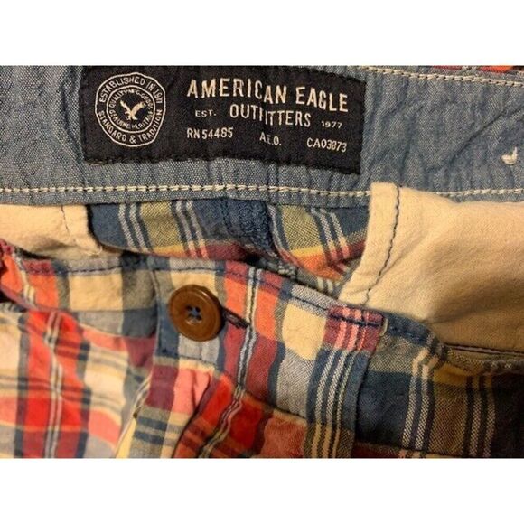 AMERICAN EAGLE OUTFITTERS CLASSIC SIZE 32 PLAID SHORTS - Picture 4 of 4